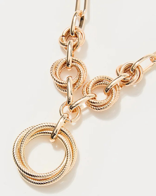 CHEVS KISS NECKLACE